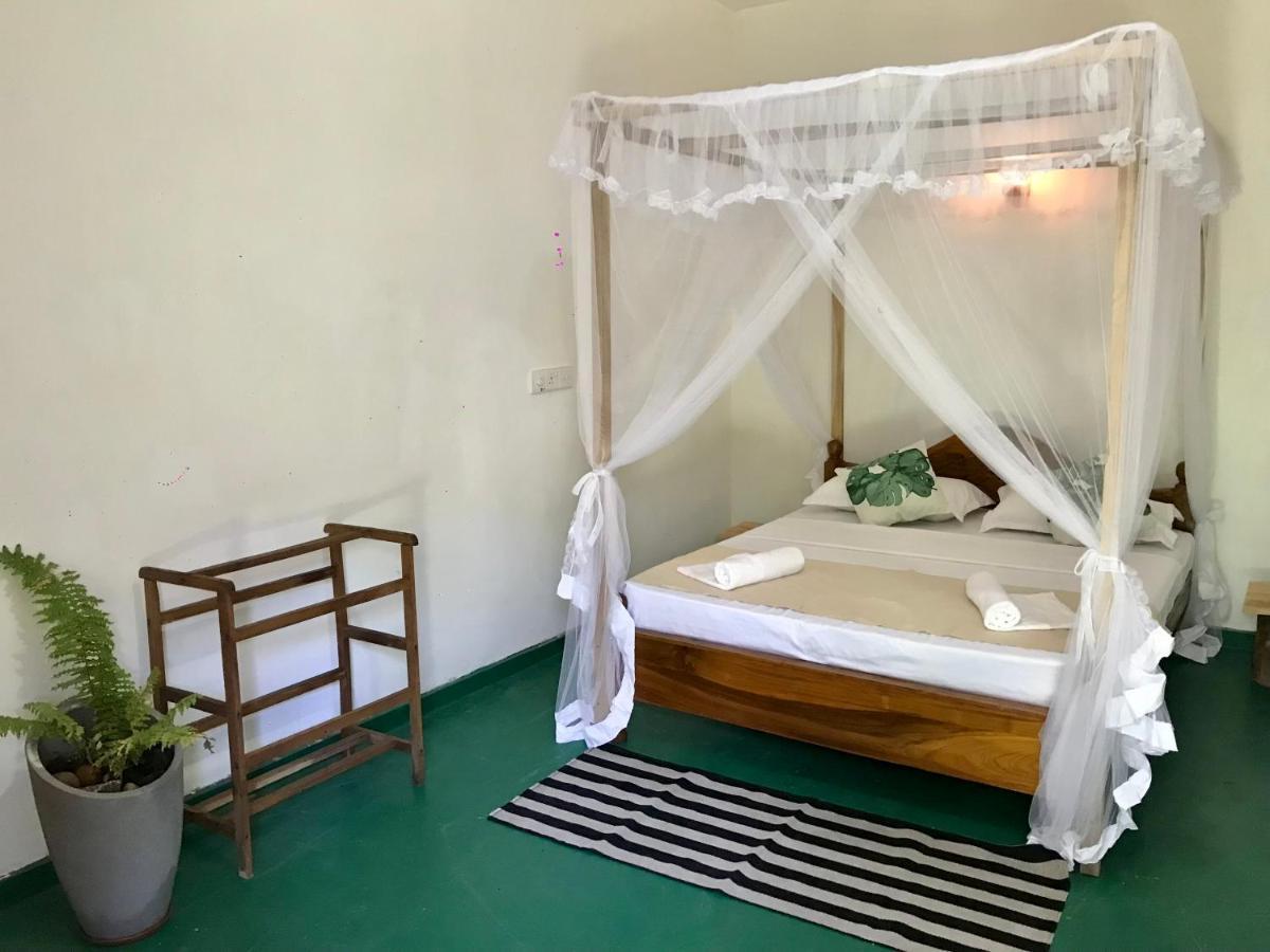 Bananas Mirissa Hotel Екстериор снимка