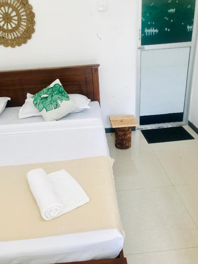Bananas Mirissa Hotel Екстериор снимка
