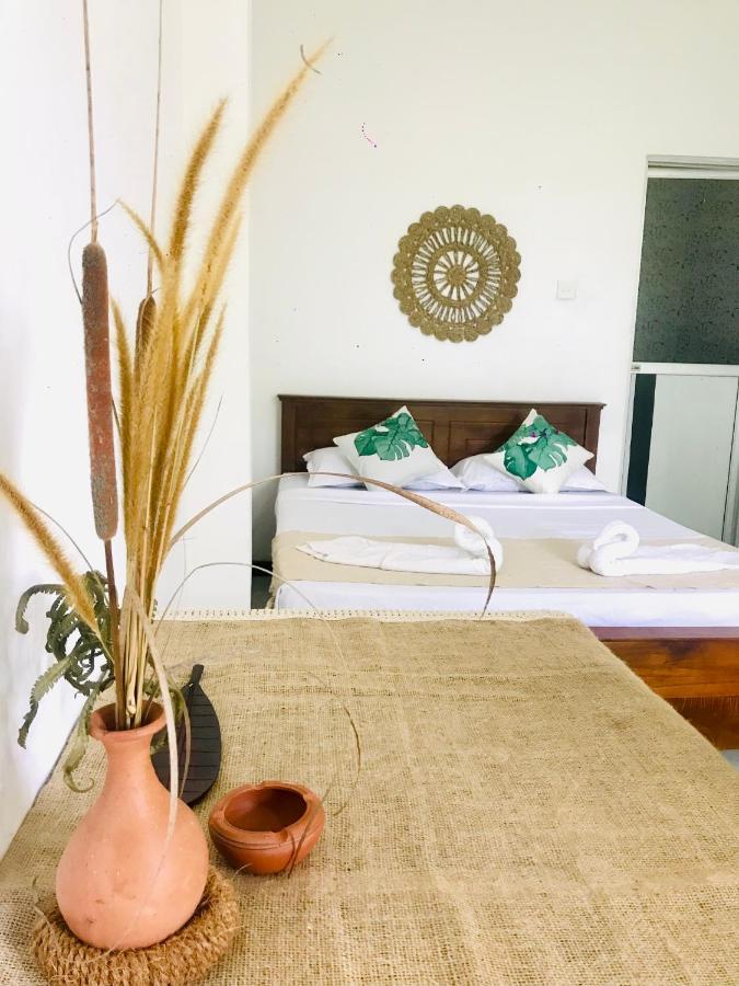 Bananas Mirissa Hotel Екстериор снимка
